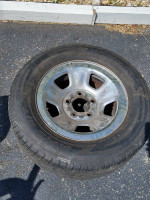 (1)235 60 15 Chevy GMC Rim w YOKOHAMA Tire w center caps