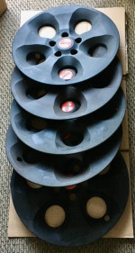 5 Jeep Wrangler 18' wheel HubCaps black red center