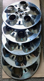 5 Jeep Wrangler 18' wheel HubCaps black red center