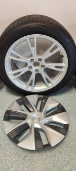 2023 Tesla Model Y 19" Factory Wheels + Tires + TPMS OEM Take offs