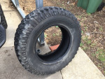 (1) BF Goodrich Mud Terrain 255/75/17