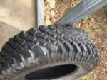 (1) BF Goodrich Mud Terrain 255/75/17