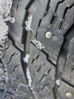 Hakkapelitta lb3 lt275/65/r20 studded snow tires
