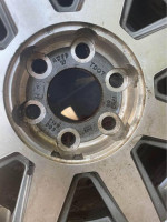 2004 to 2007 Buick Rainier factory 17 inch Rims (Set of four)
