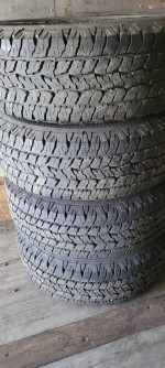 Full set of good year tires 265-70-17