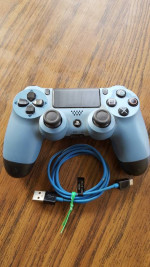 DUALSHOCK 4 WIRELESS CONTROLLER