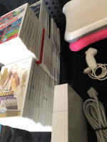 WHITE Wii SYSTEM WITH MANY ACCESSORIES